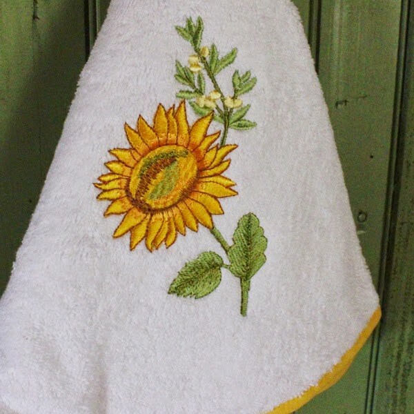 Round-Towel-Sunflower-White